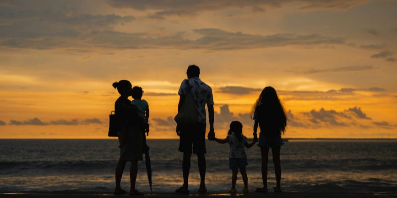 Relax at Long Beach With Family